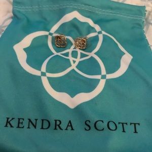 Kendra Scott Dira logo studs!